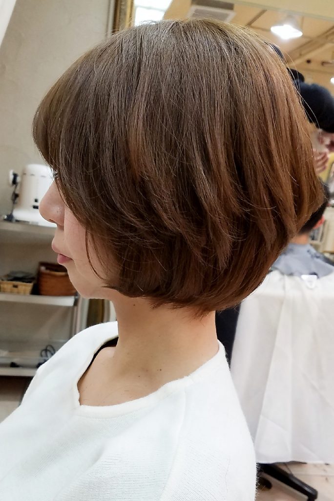 髪型 ショート 分け目
