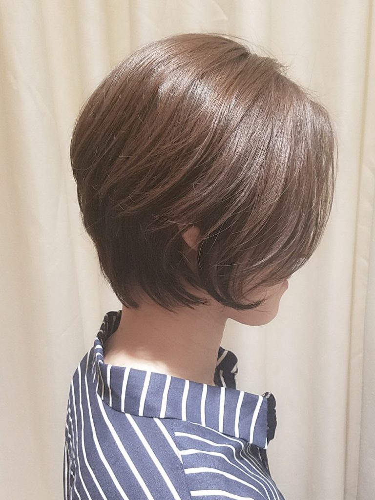 髪型 ショート 若く見える
